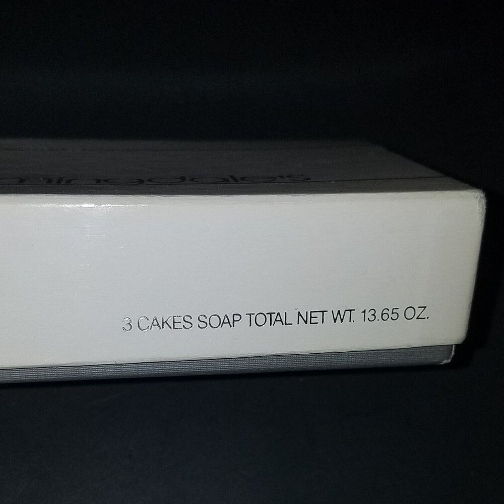 VTG Bloomingdale's Scented Beige Sandalwood 3 Cakes Soap NEW OLD STOCK in box - Picture 4 of 9